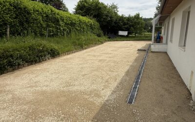 Création d’une cour et d’une allée en gravier stabilisé : un aménagement fonctionnel et esthétique